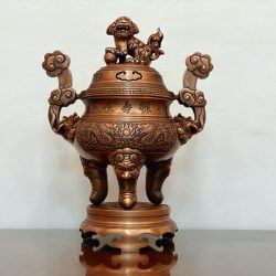 Đỉnh thờ đồng đòng cao 50cm hoa văn đúc nổi