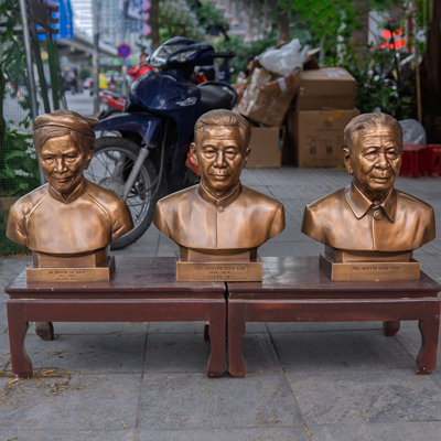 Ba pho tượng chân dung bằng đồng đỏ màu giả cổ cao 48cm