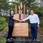 Công trình hoàn thiện Mô hình biểu tượng của Trường Cao Đẳng Dầu Khí ở Vũng Tàu bằng đồng đỏ cao 2m2