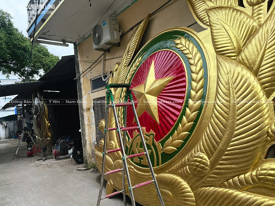 Huy Hiệu Công An Nhân Dân Bằng Đồng Vàng Khổ 4m2 x 3m42