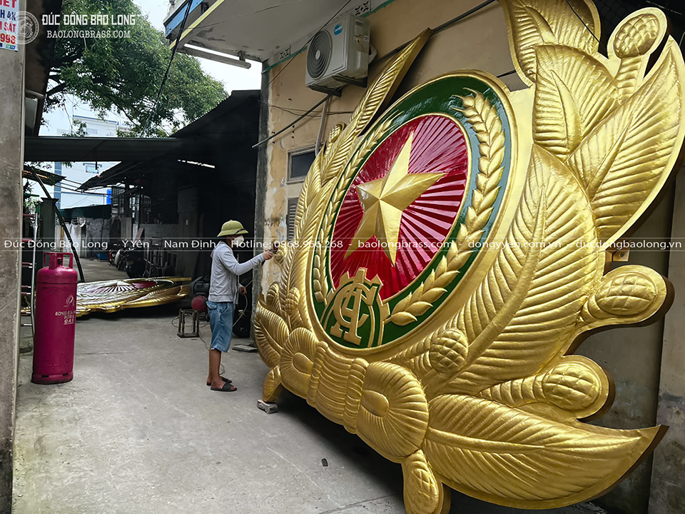 Huy Hiệu Công An Nhân Dân Bằng Đồng Vàng Khổ 4m2 x 3m42