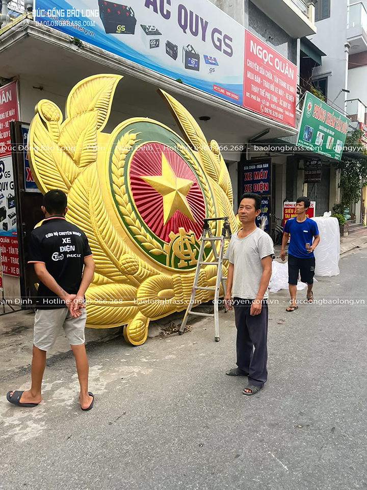 Huy Hiệu Công An Nhân Dân Bằng Đồng Vàng Khổ 4m2 x 3m42