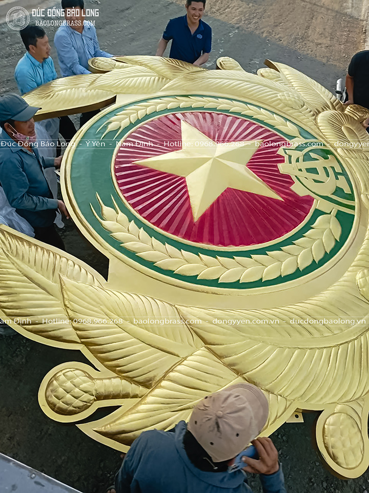 Huy Hiệu Công An Nhân Dân Bằng Đồng Vàng Khổ 4m2 x 3m42