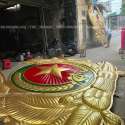 Huy hiệu Công An Nhân Dân bằng đồng vàng khổ 4m2 x 3m42