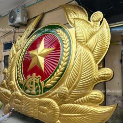 Huy hiệu Công An Nhân Dân bằng đồng vàng khổ 4m2 x 3m42