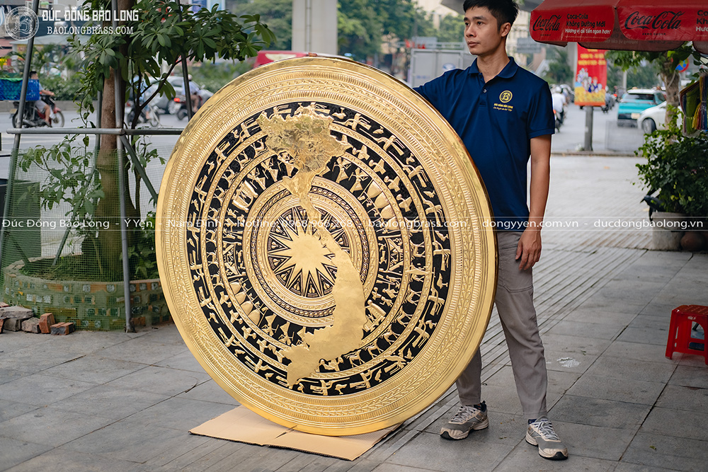 Mặt Trống Đồng Vàng Gò Chạm Bản Đồ Hình Việt Nam 34 Tỉnh Thành ĐK 1m5
