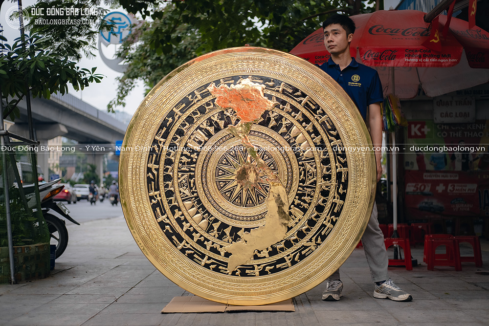 Mặt Trống Đồng Vàng Gò Chạm Bản Đồ Hình Việt Nam 34 Tỉnh Thành ĐK 1m5