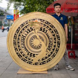 Mặt trống đồng vàng gò chạm bản đồ hình Việt Nam 34 Tỉnh Thành ĐK 1m5