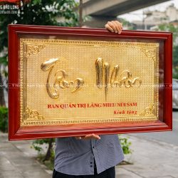 Tranh chữ Tâm Nhân bằng đồng mạ vàng 24K khung gỗ 1m x 60cm