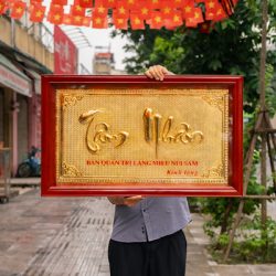 Tranh Chữ Tâm Nhân Bằng Đồng Mạ Vàng 24K Khung Gỗ 1m x 60cm