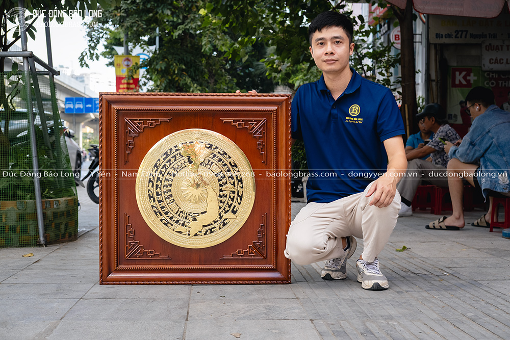 Tranh Mặt Trống Đồng ĐK 50Cm Khung Gỗ Khổ 81Cm