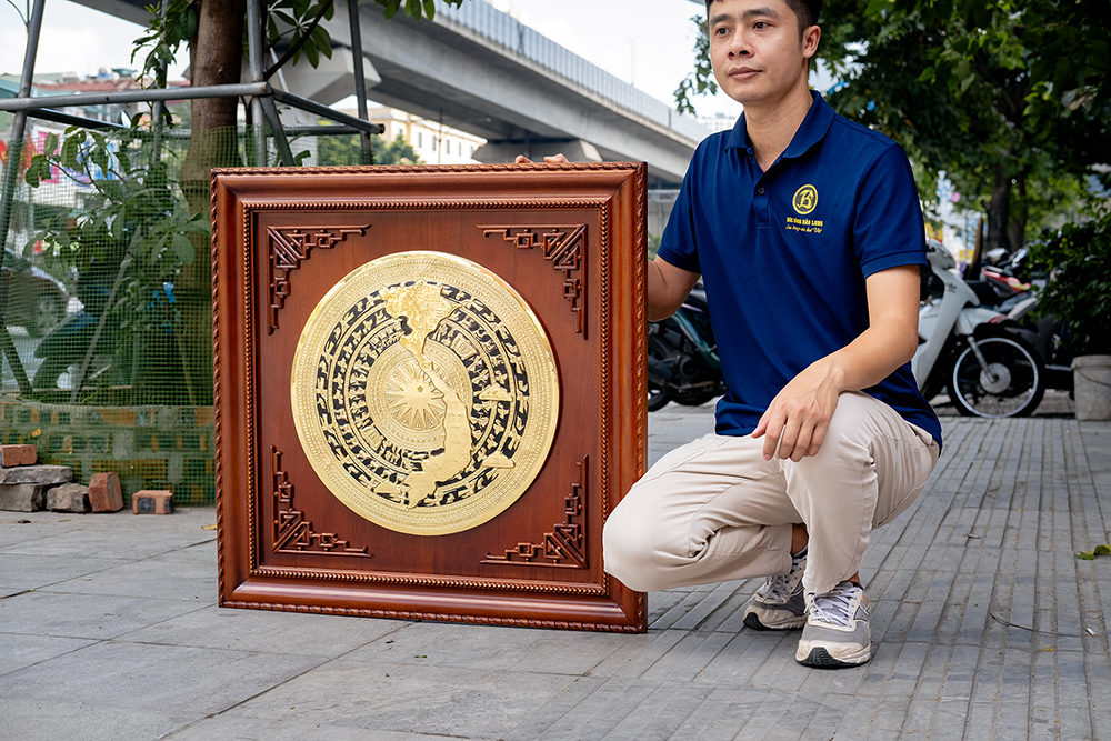 Tranh Mặt Trống Đồng ĐK 50Cm Khung Gỗ Khổ 81Cm