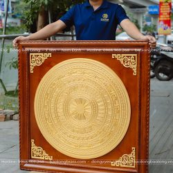 Tranh mặt trống đồng dát vàng 24k khung gỗ gõ đỏ khổ 1m08