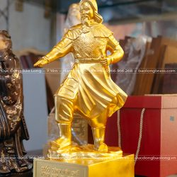 Tượng Đồng Trần Hưng Đạo Chỉ Tay Dát Vàng 9999 Cao 42Cm