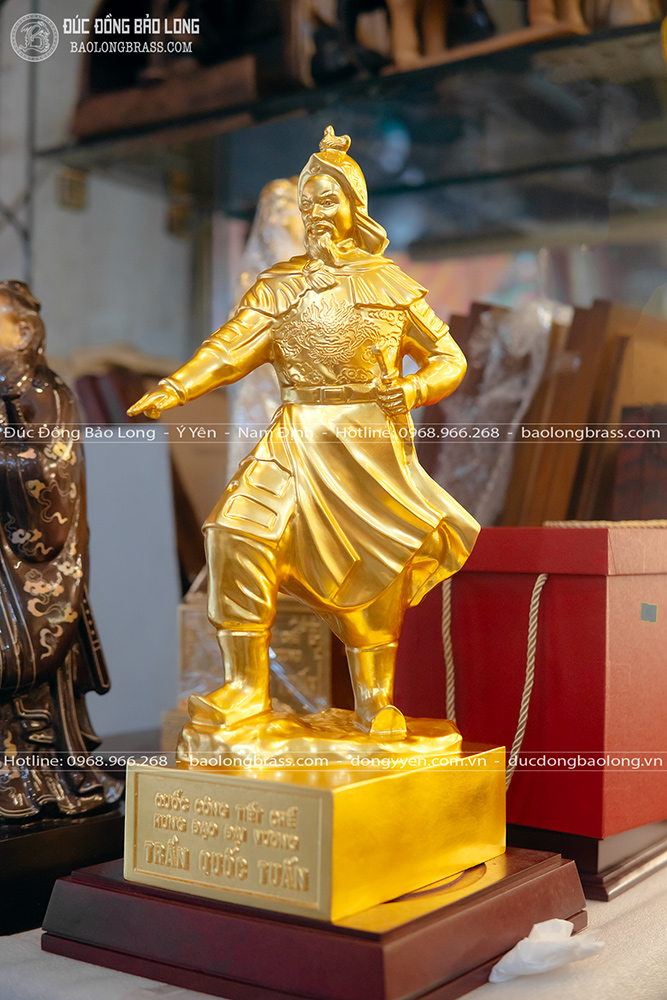 Tượng Đồng Trần Hưng Đạo Đứng Chỉ Tay Dát Vàng 9999 Cao 42Cm