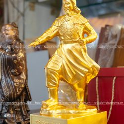 Tượng đồng Trần Hưng Đạo đứng chỉ tay dát vàng 9999 cao 42cm