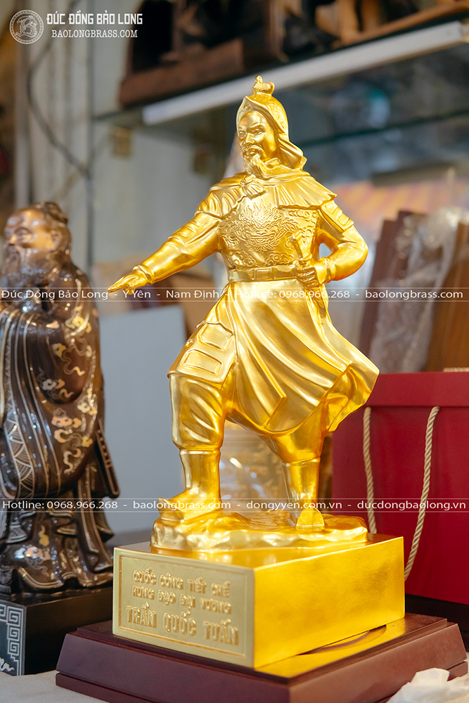 Tượng Đồng Trần Hưng Đạo Đứng Chỉ Tay Dát Vàng 9999 Cao 42Cm