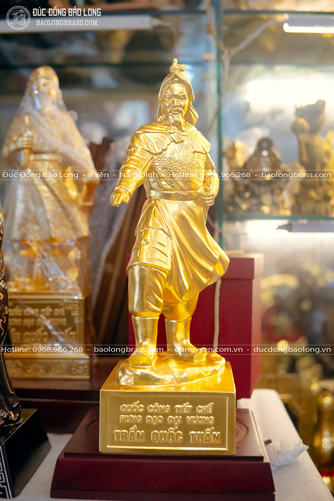 Tượng Đồng Trần Hưng Đạo Đứng Chỉ Tay Dát Vàng 9999 Cao 42Cm