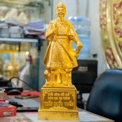 Tượng Trần Hưng Đạo bệ vuông dát vàng cao 48cm