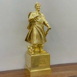 Tượng Trần Hưng Đạo bệ vuông bằng đồng Catut cao 61cm