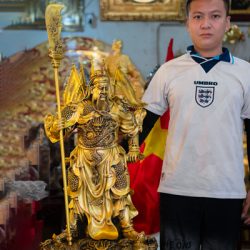 Tượng Quan Công đồng vàng 5 cờ cao 85cm