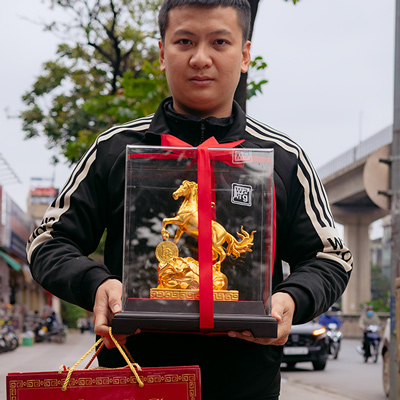 Quà tặng tượng Ngựa túi tiền cao 23cm dát vàng