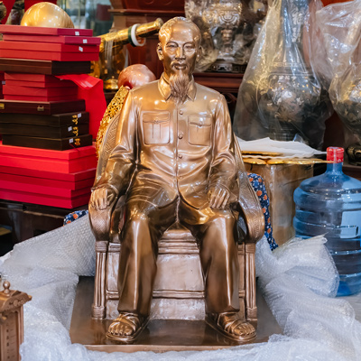 Tượng Bác Hồ ngồi ghế bành bằng đồng đỏ cao 89cm