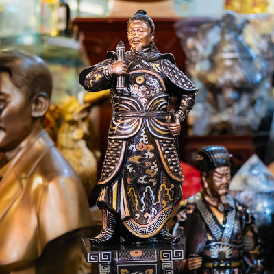 Tượng Trần Hưng Đạo Đứng Bệ Thuyền Khảm Tam Khí Cao 61cm