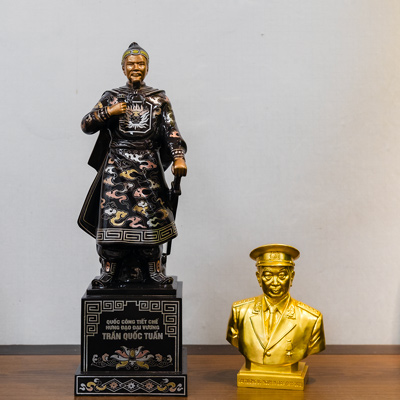 Tượng Trần Hưng Đạo Khảm Tam Khí Cao 48cm