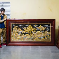 Tranh Cội Nguồn Quê Hương Bằng Đồng Đỏ Dát Điểm Vàng Bạc Khung Gỗ Gụ Khổ 1m97 x 1m07