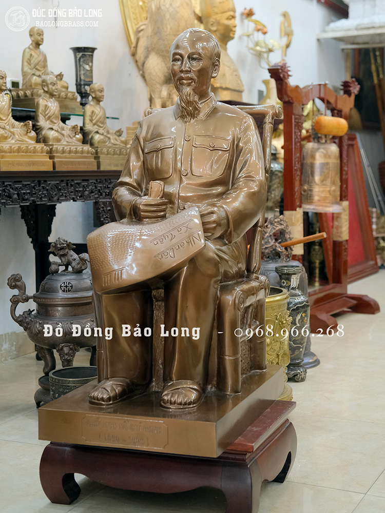 Tượng Bác Hồ Ngồi Ghế Mây Bằng Đồng Đỏ Cao 97Cm