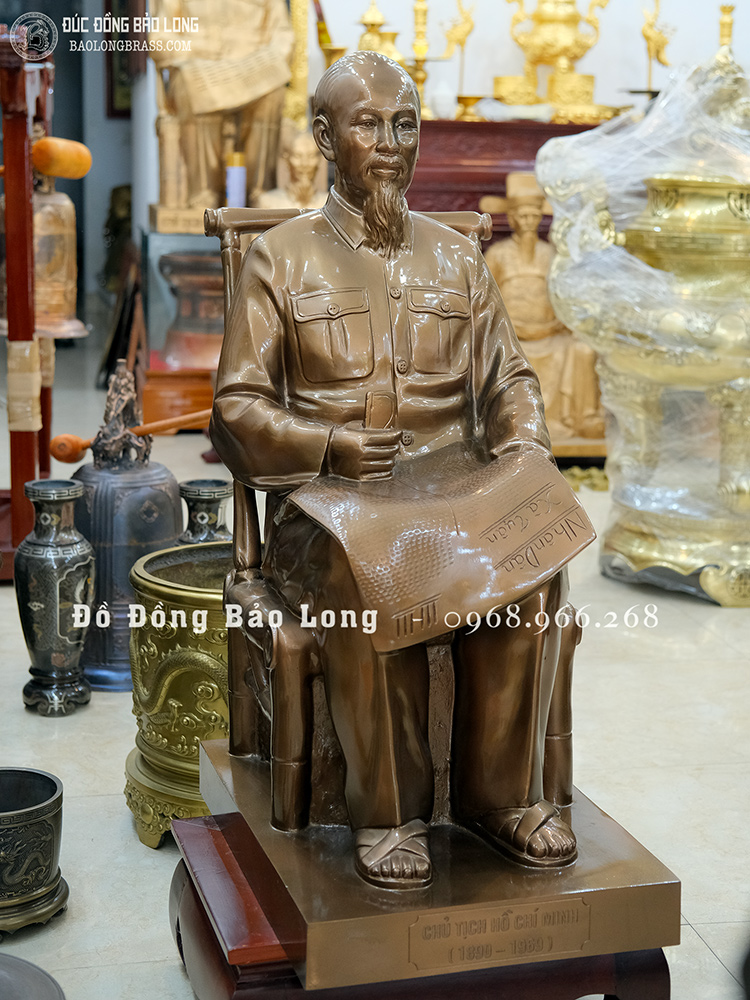 Tượng Bác Hồ Ngồi Ghế Mây Bằng Đồng Đỏ Cao 97Cm