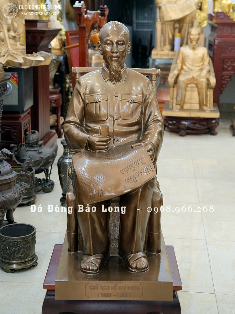 Tượng Bác Hồ Ngồi Ghế Mây Bằng Đồng Đỏ Cao 97Cm