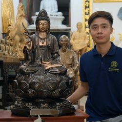Tượng Quan Thế Âm Bồ Tát bằng đồng đỏ màu trầm cổ cao 81cm