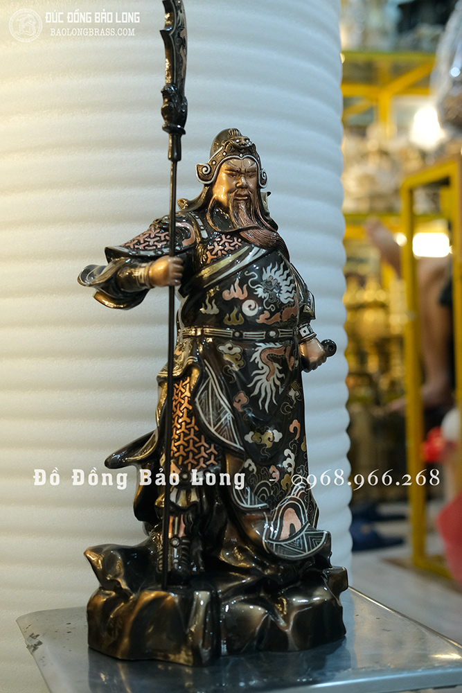 Tượng Quan Công Đứng Chống Đao Bằng Đồng Khảm Tam Khí Cao 42Cm