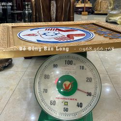 Đúc logo Trường Đại học Công Nghệ Kỹ Thuật HCM kích thước 50cm x 61cm