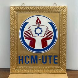 Đúc Logo Trường Đại Học Công Nghệ Kỹ Thuật HCM Kích Thước 50cm x 61cm