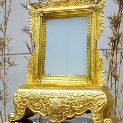 Khung ảnh thờ bằng đồng vàng cao 53cm