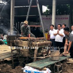 Tượng Bác Hồ ngồi ghế bằng đồng đỏ cao 1m27