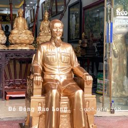 Tượng Bác Hồ ngồi ghế bằng đồng đỏ cao 1m27