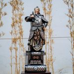 Tượng Trần Hưng Đạo Đứng Bệ Thuyền Bằng Đồng Khảm Tam Khí Cao 61Cm