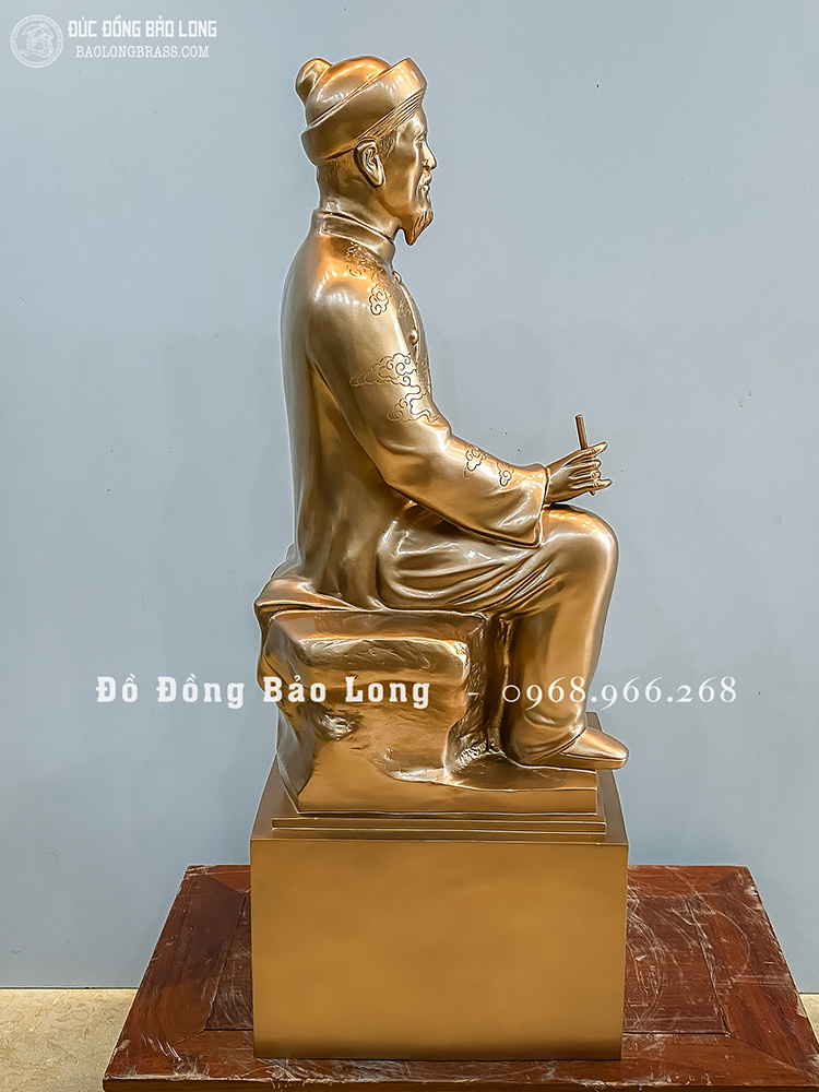 Tượng Đại Thi Hào Nguyễn Du Bằng Đồng Đỏ Cao 81Cm