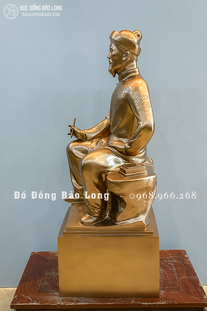 Tượng Đại Thi Hào Nguyễn Du Bằng Đồng Đỏ Cao 81Cm