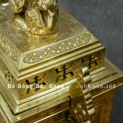Đỉnh vuông Tai Triện bằng đồng vàng catut cao 60cm