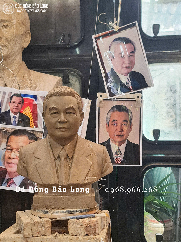 Đúc Tượng Chân Dung Ông Bà Bằng Đồng Vàng Cao 30Cm