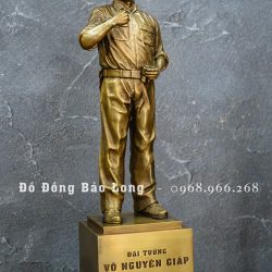 Tượng Bác Giáp đứng bằng đồng màu trầm cổ cao 42cm