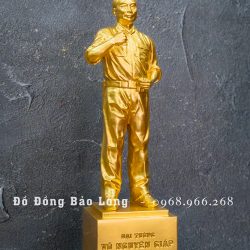 Tượng Bác Giáp đứng bằng đồng dát vàng 9999 cao 42cm