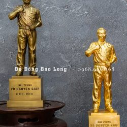Tượng Bác Giáp đứng bằng đồng màu trầm cổ cao 42cm