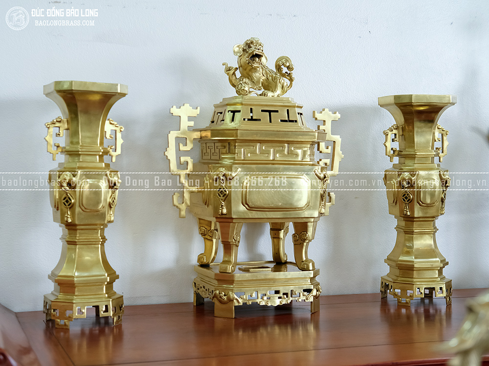 Bộ Tam Sự Đỉnh Đồng Lọ Hoa Vuông Tai Chiện Cao 61Cm