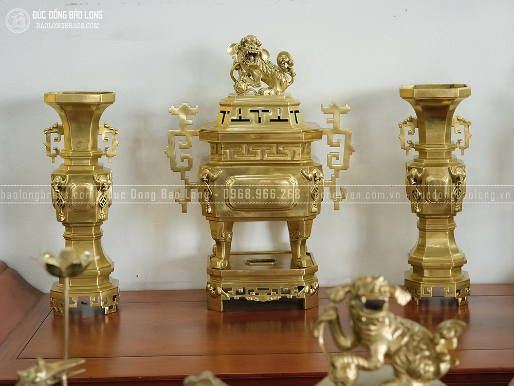 Bộ Tam Sự Đỉnh Đồng Lọ Hoa Vuông Tai Chiện Cao 61Cm